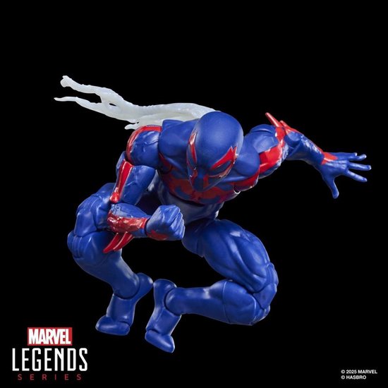 Spider-Man 2099 actiefiguur in blauw met rode details in een gehurkte pose.