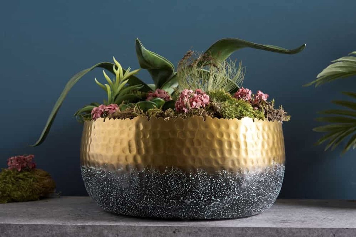 Handgemaakte decoratieve kom ORIENT 31cm goud met patina in klassiek gehamerd ontwerp - 41561