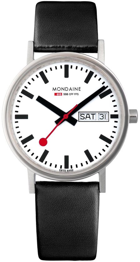 Wit Mondaine horloge met zwarte wijzers, rode secondewijzer en datumvenster.