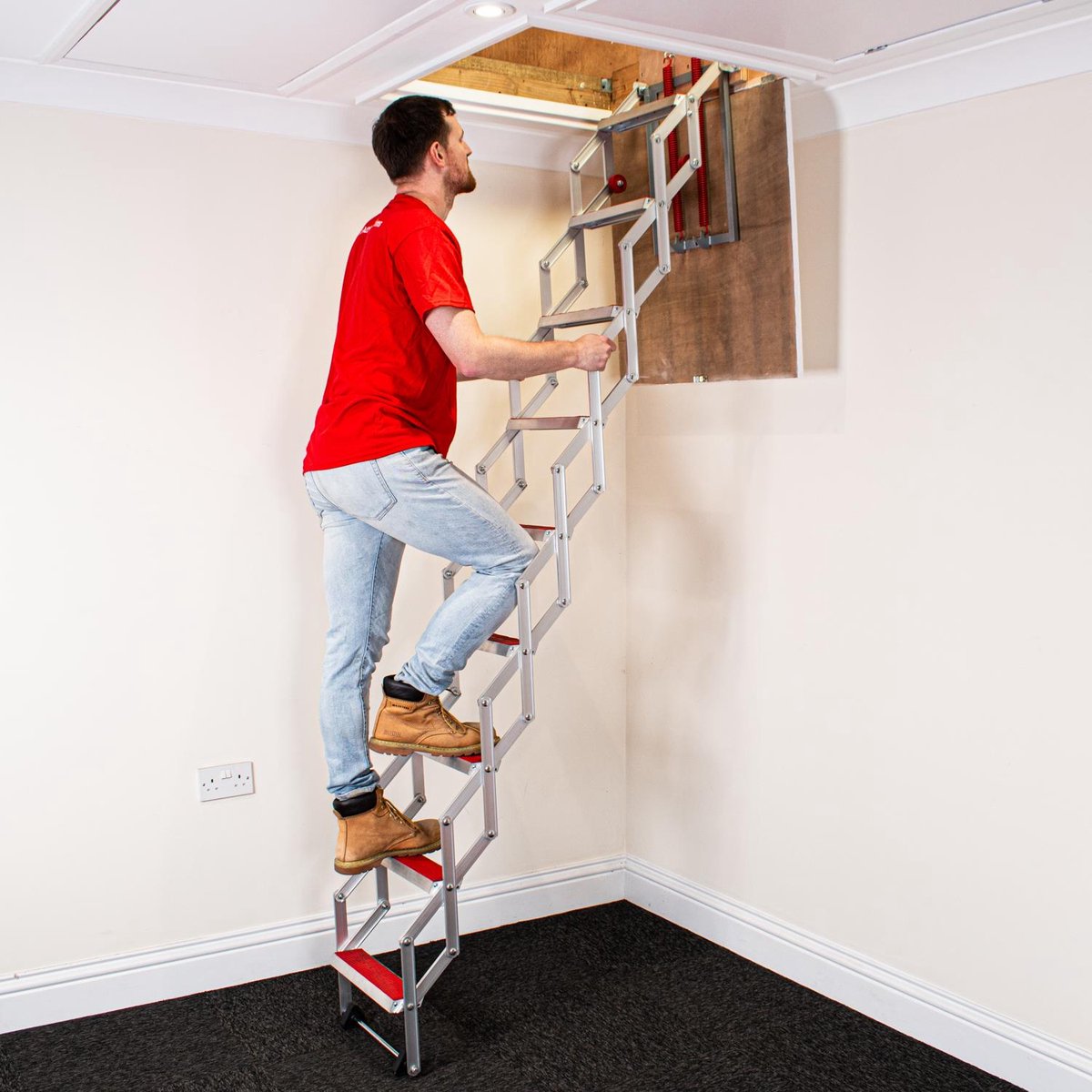 BPS Uittrekbare Zoldertrap – Compact Ontwerp met Rubberen, Antislip Treden – Eenvoudige Doe-Het-Zelf Montage – Aluminium – Vloer tot Plafond 2,74m – Energieklasse A