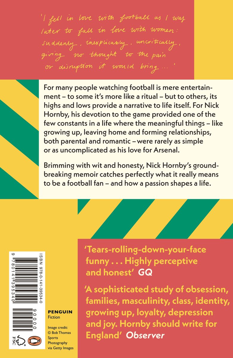 Achterkant van het boek 'Fever Pitch' van Nick Hornby. Bevat citaten uit recensies, de ISBN-code, een Penguin-logo en een korte beschrijving van het boek.