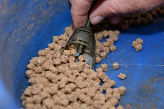Cresta Inline Pellet Feeder Large van Cresta — afbeelding 2