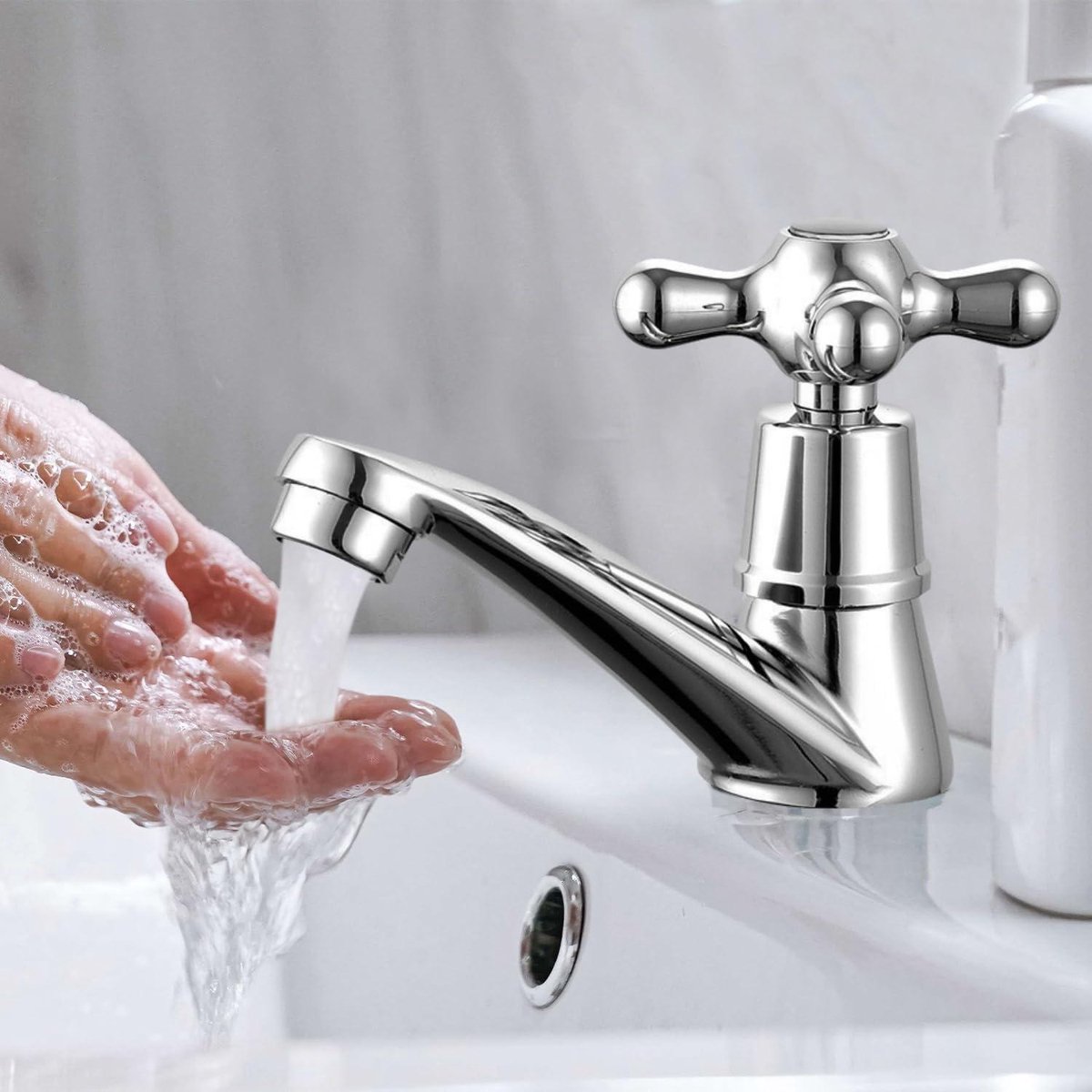 Wastafelkraan - Robuust en duurzaam ontwerp, eenvoudig te bedienen - Koud water - Met afdichting, zeef en slang - Geschikt voor gootstenen en badkamerspoelbakken