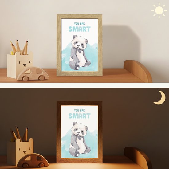 Nachtlampje 15x20 cm - Kinder lamp - Panda - Blauw - Quote - 'You are smart' - Tafellamp kinderkamer - Slaapkamer lamp - Bedlamp kinderen - Kinderlampje stopcontact - Wandlamp babykamer - Nachtlampjes van DecoAction — afbeelding 4
