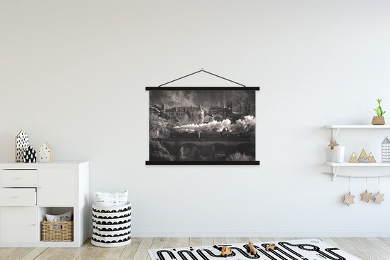 Photo Zwart et blanc d'un train à vapeur sur un pont affiche école lattes plates noir 150x100 cm - Tirage photo sur affiche textielposter (décoration murale salon / chambre)