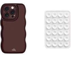 xoxo Wildhearts Telefoonhoesje Glossy Wavy Case Burgundy + Telefoonsticker Stick On Me Square Wit – geschikt voor iPhone 16 Pro Max