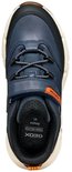 Bovenaanzicht van blauwe Geox sneaker met oranje label en veters. Witte zool.