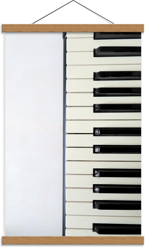 Schoolplaat – Halve Piano op Witte Achtergrond - 40x60cm Foto op Textielposter (Wanddecoratie op Schoolplaat)
