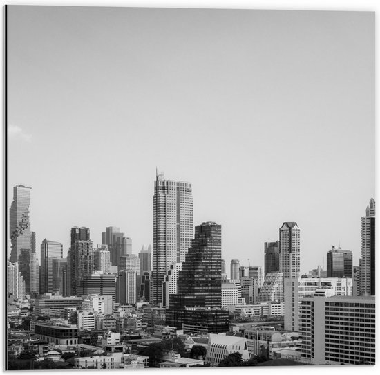 Dibond - Gebouwen in de Stad (zwart-wit) - 50x50cm Foto op Aluminium (Wanddecoratie van metaal)