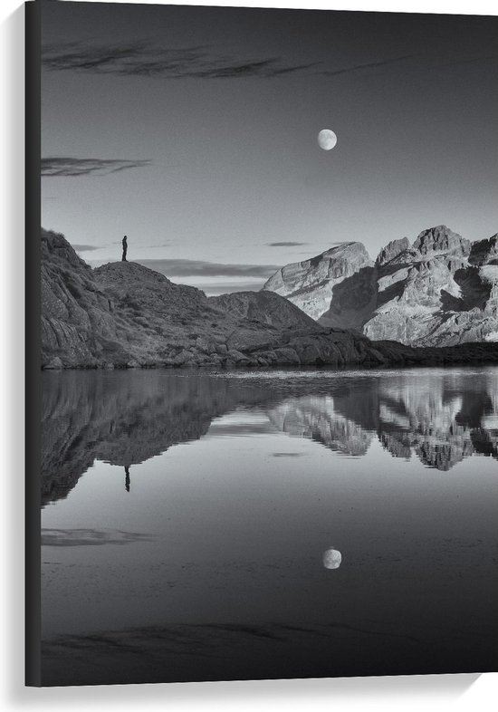 Canvas  - Bergen met Water en Maan (zwart/wit) - 60x90cm Foto op Canvas Schilderij (Wanddecoratie op Canvas)