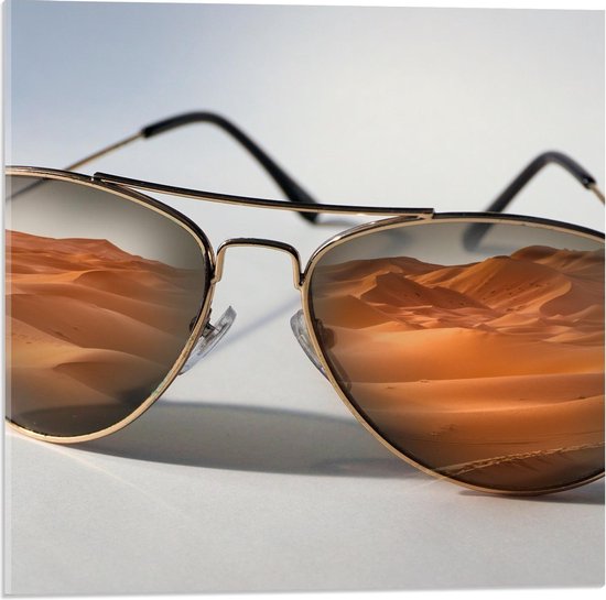 Acrylglas - Zonnebril met Woestijn - 50x50cm Foto op Acrylglas (Met Ophangsysteem)
