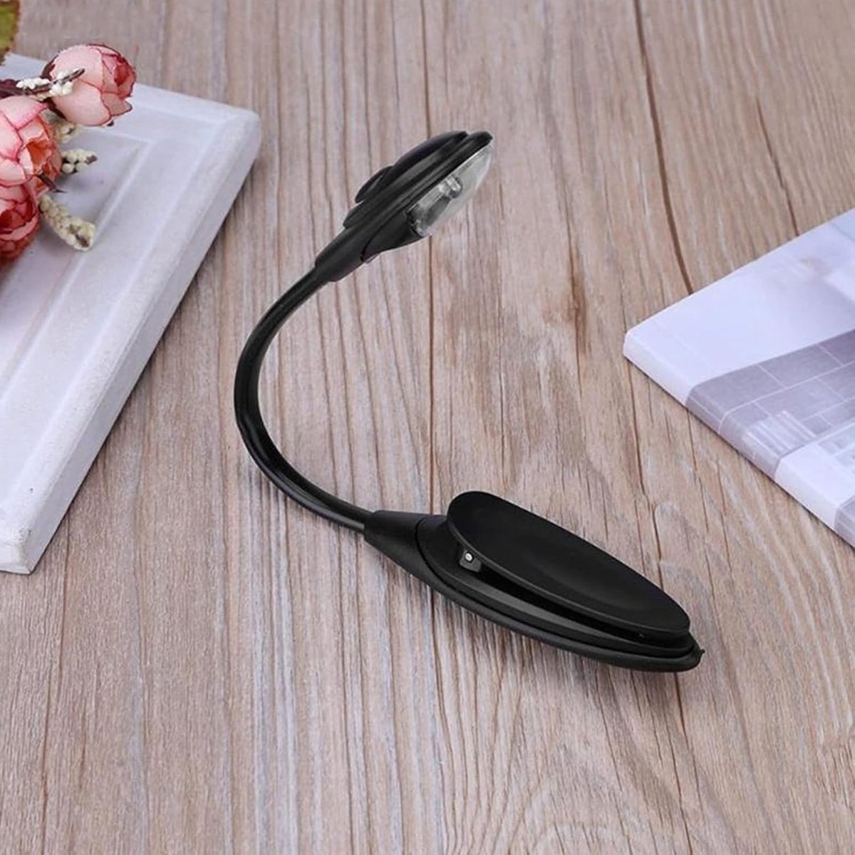 Draagbaar Boeklicht - Flexibele Leeslamp - Lezen in Bed - 180° Verstelbaar - Lichtgewicht - Zwart — cadeau in Gadgets - foto 4