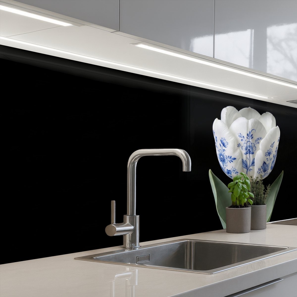 Keuken achterwand 150x60 cm - Spatscherm zelfklevend Tulp - Patroon - Blauw - Muurbeschermer - Spatwand fornuis