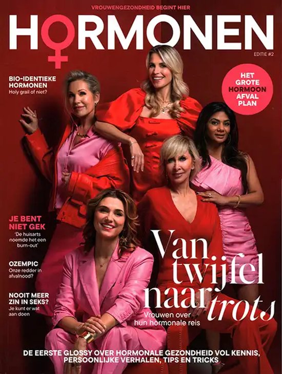 Vrouwenmagazine Hormonen met vijf vrouwen in rode en roze outfits. Titel: Van twijfel naar trots.