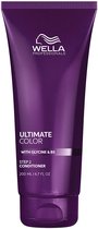 Wella Professionals Ultimate Color conditioner tube met paarse accenten.