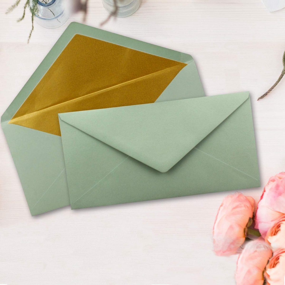 150 DIN Lang Enveloppen Groen Eucalyptus met Gouden Metallic Binnenkant