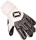 Zwarte keepershandschoen met wit patroon op de vingers, witte klittenbandsluiting en zwart logo op de pols.