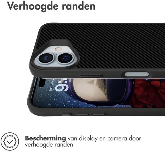 Coque noire en fibre de carbone avec bords surélevés protégeant l'écran et la caméra.