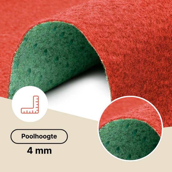 Een close-up van rode kunstgras, met de tekst 'Poolhoogte 4 mm'.