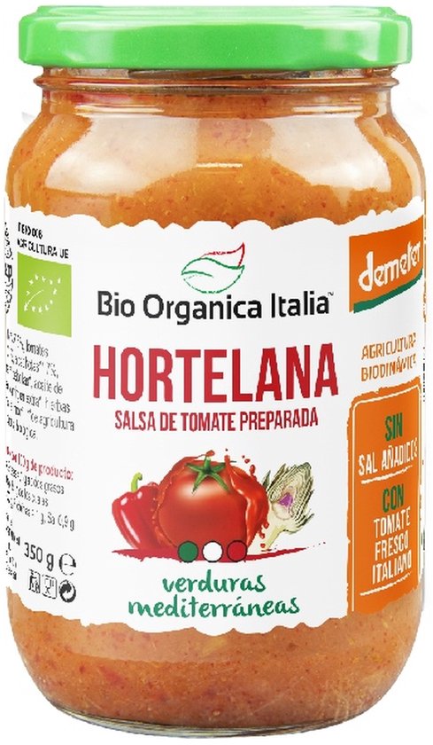 Glazen pot met groene deksel, gevuld met Hortelana tomatensaus met mediterrane groenten. Label met rode paprika, tomaat en artisjok.