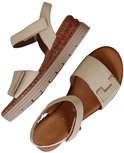 Crèmekleurige sandalen met gesp, leren bandjes en kurken zool met gevlochten rand.