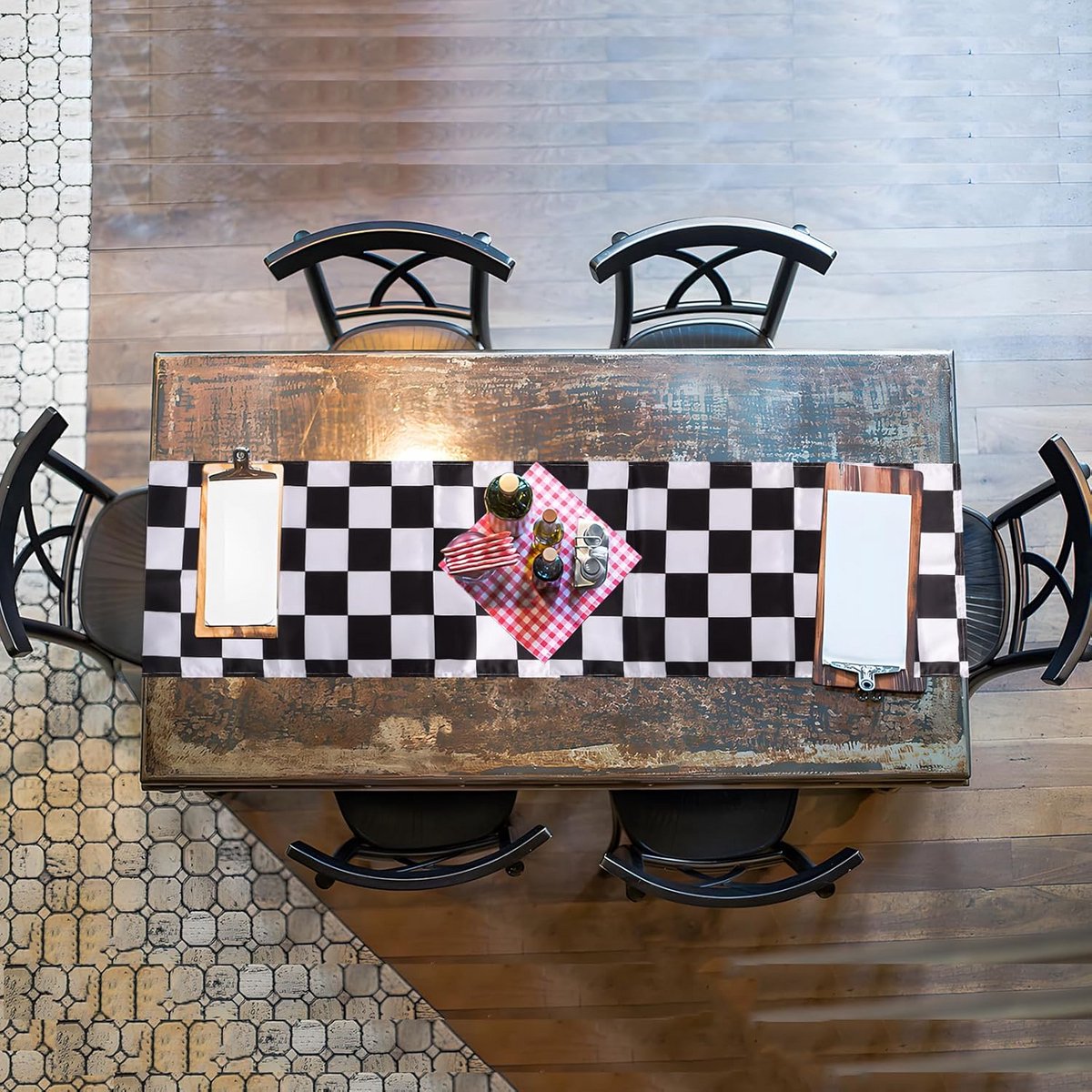 Moderne Rechthoekige Tafelloper Zwart Wit Ruitpatroon voor Thuis en Horeca 30x275 cm