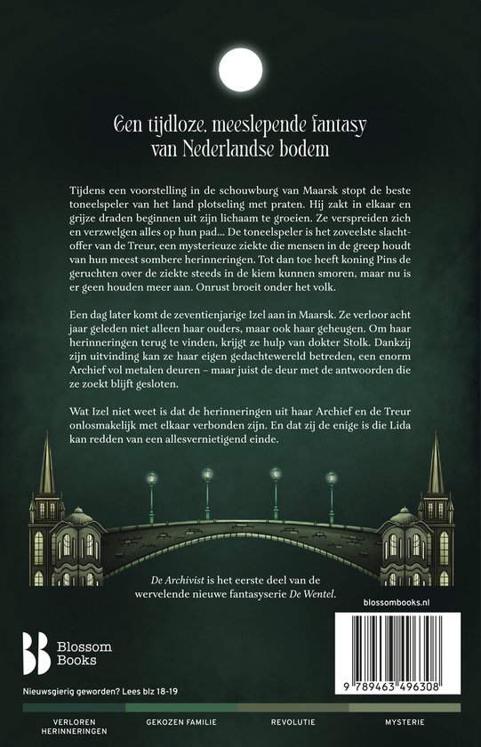Achterkant van het boek 'De Archivist', met een afbeelding van een brug en tekst over het verhaal. De titel van de serie 'De Wentel' staat onderaan.