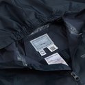 Binnenkant donkergrijs jack met labels. Regatta Great Outdoors.