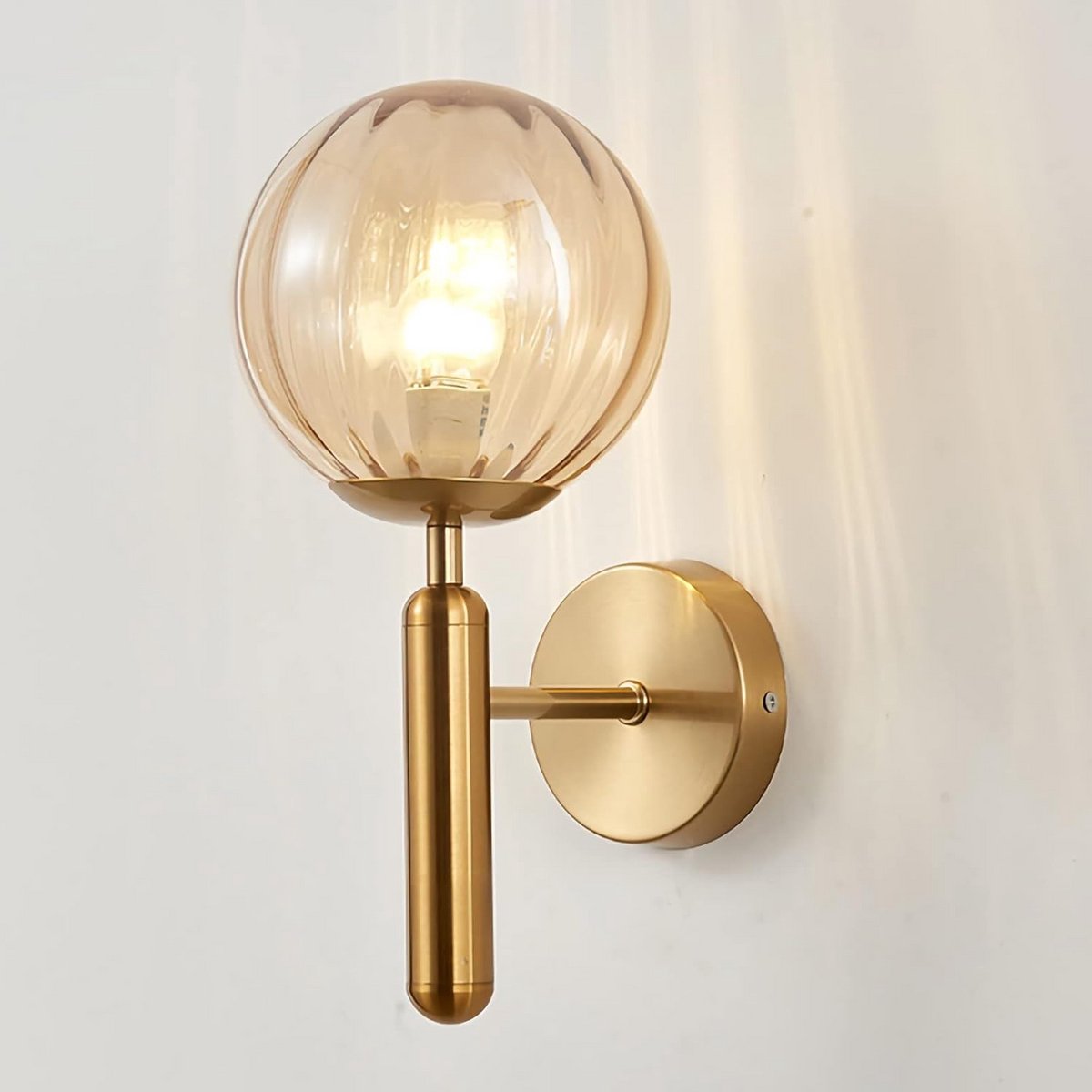 Moderne Wandlamp met Ronde Glazen Bol voor Binnenverlichting - Goud
