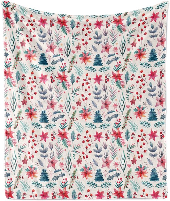 Couverture douce en polaire flanelle blanche avec un motif de Noël de poinsettias rouges, de feuilles vertes, de baies et de petits sapins bleus.