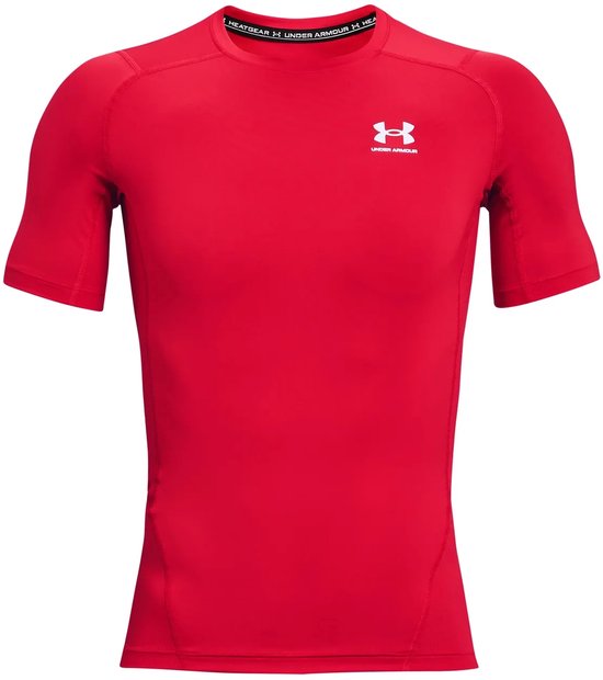 Rood sportshirt van Under Armour met korte mouwen en logo op de borst.