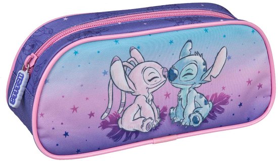 Paars etui met Stitch en Angel die elkaar kussen. De voorkant heeft een gradiënt van paars naar roze met sterren.