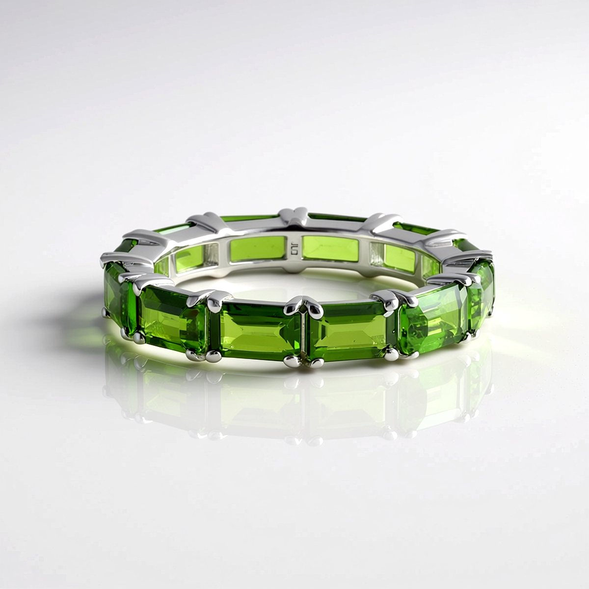 Cavill - Zilveren ring 925 sterling met 12 groene Russische diopsiedstenen 3,276 ct - Achthoek trapgeslepen - Geplatineerd - Elegant ontwerp 22x22 mm