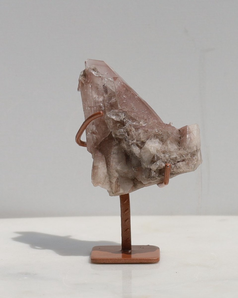 Unique Gemstones - Lithium kwarts cluster op standaard - Edelstenen en Mineralen - Kristallen - Spiritualiteit - Woondecoratie