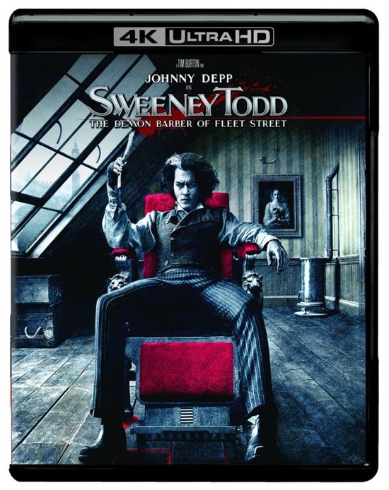 4K Ultra HD: Johnny Depp als Sweeney Todd, de Demonische Barbiër van Fleet Street, zittend in een rode stoel met een scheermes.