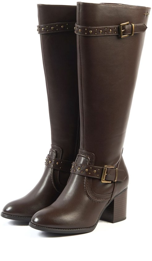 Bruine laarzen met hak, riempjes en studs.