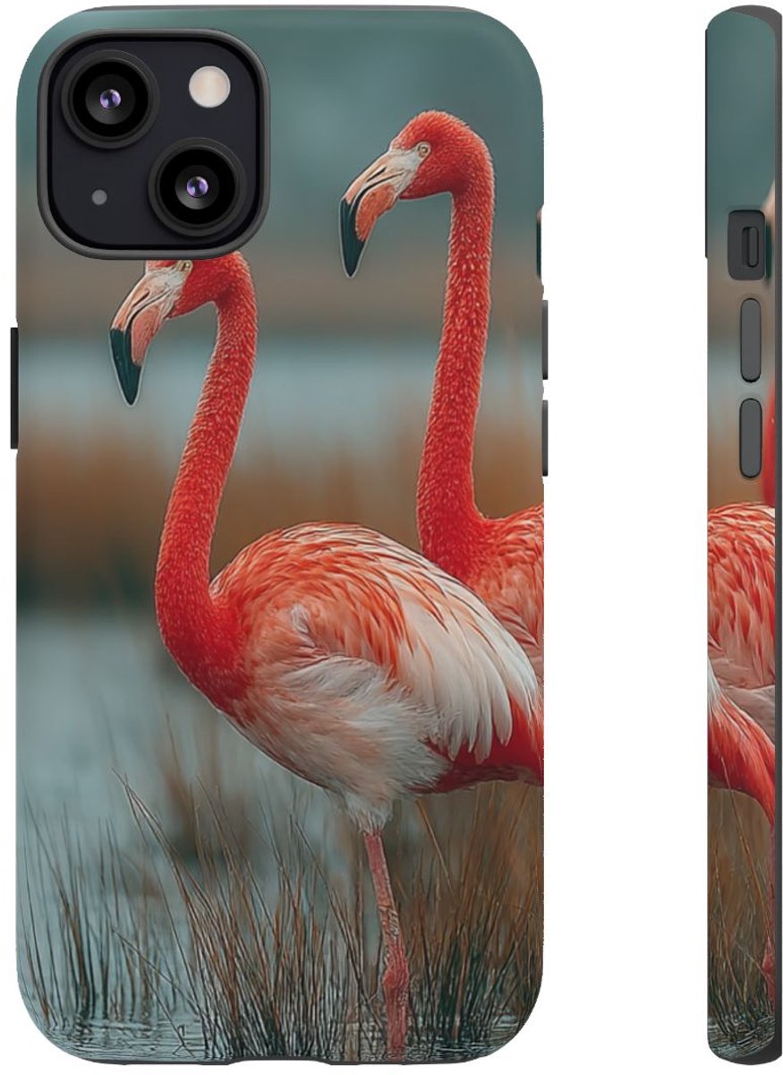 Drie Flamingo’s in Moeras – Telefoonhoesje Geschikt voor iPhone 13