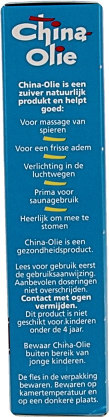 Gele verpakking van China Olie met blauwe tekst. Beschrijft de voordelen voor massage, ademhaling en sauna. Geeft waarschuwingen.