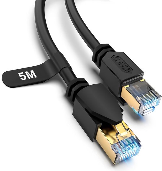 Câble réseau noir CAT.8 de 5 mètres avec des connecteurs dorés et une étiquette noire.