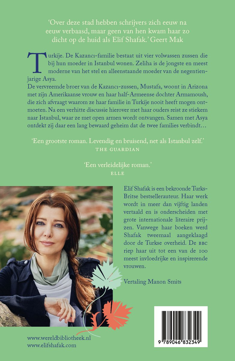 Portret van Elif Shafak met halflange rode haren, staand tegen een achtergrond met groene en rode bladeren. De tekst op de achterkant is in het Nederlands.