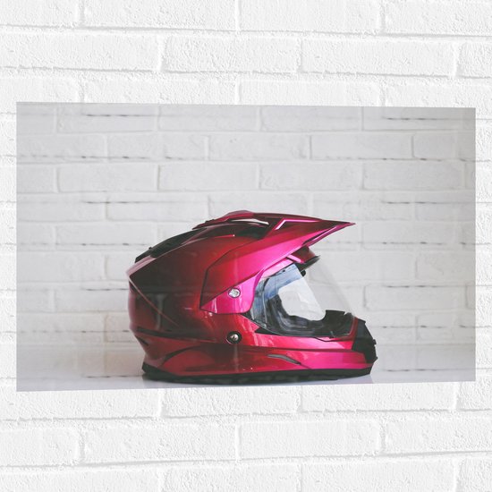 Muursticker - Roze Motor Helm voor Witte Bakstenen Muur - 75x50 cm Foto op Muursticker