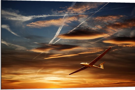 Dibond - Wit Zweefvliegtuig Vliegend tijdens Zonsondergang - 90x60 cm Foto op Aluminium (Met Ophangsysteem)
