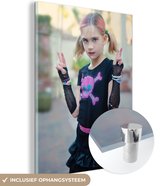 MuchoWow® Glasschilderij 120x160 cm - Schilderij acrylglas - Meisje gekleed in punkers stijl - Foto op glas - Schilderijen