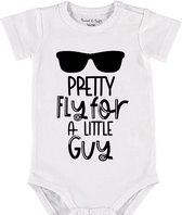 Baby Rompertje met tekst 'Pretty fly a little guy' | Korte mouw l | wit zwart | maat 62/68 | cadeau | Kraamcadeau | Kraamkado