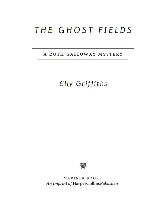 Ruth Galloway Mysteries 7 - The Ghost Fields - cover