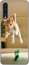 Geschikt voor Samsung Galaxy A50 hoesje - Kat - Spring - Speelgoed - Siliconen Telefoonhoesje