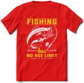 Fishing Has No Age Limit - Vissen T-Shirt | Geel | Grappig Verjaardag Vis Hobby Cadeau Shirt | Dames - Heren - Unisex | Tshirt Hengelsport Kleding Kado - Rood - XXL