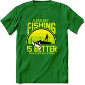 A Bad Day Fishing - Vissen T-Shirt | Groen | Grappig Verjaardag Vis Hobby Cadeau Shirt | Dames - Heren - Unisex | Tshirt Hengelsport Kleding Kado - Donker Groen - 3XL