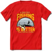 A Bad Day Fishing - Vissen T-Shirt | Geel | Grappig Verjaardag Vis Hobby Cadeau Shirt | Dames - Heren - Unisex | Tshirt Hengelsport Kleding Kado - Rood - XL