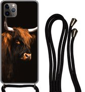 Hoesje met koord Geschikt voor iPhone 11 Pro Max - Schotse hooglander - Vacht - Koe - Siliconen - Crossbody - Backcover met Koord - Telefoonhoesje met koord - Hoesje met touw